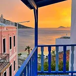 Сasa de vacaciones House With Blue Balcony